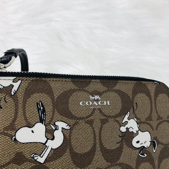 NWT Coach X Peanuts Corner Zip Wristlet Wallet With Snoopy & Woodstock - Picture 3 of 7
